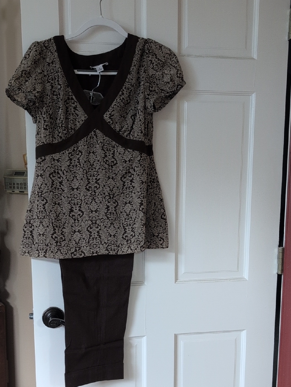 Loft Brown and Cream Patterned V‑Neck Women’s Top Size 6 And Pants Size 4